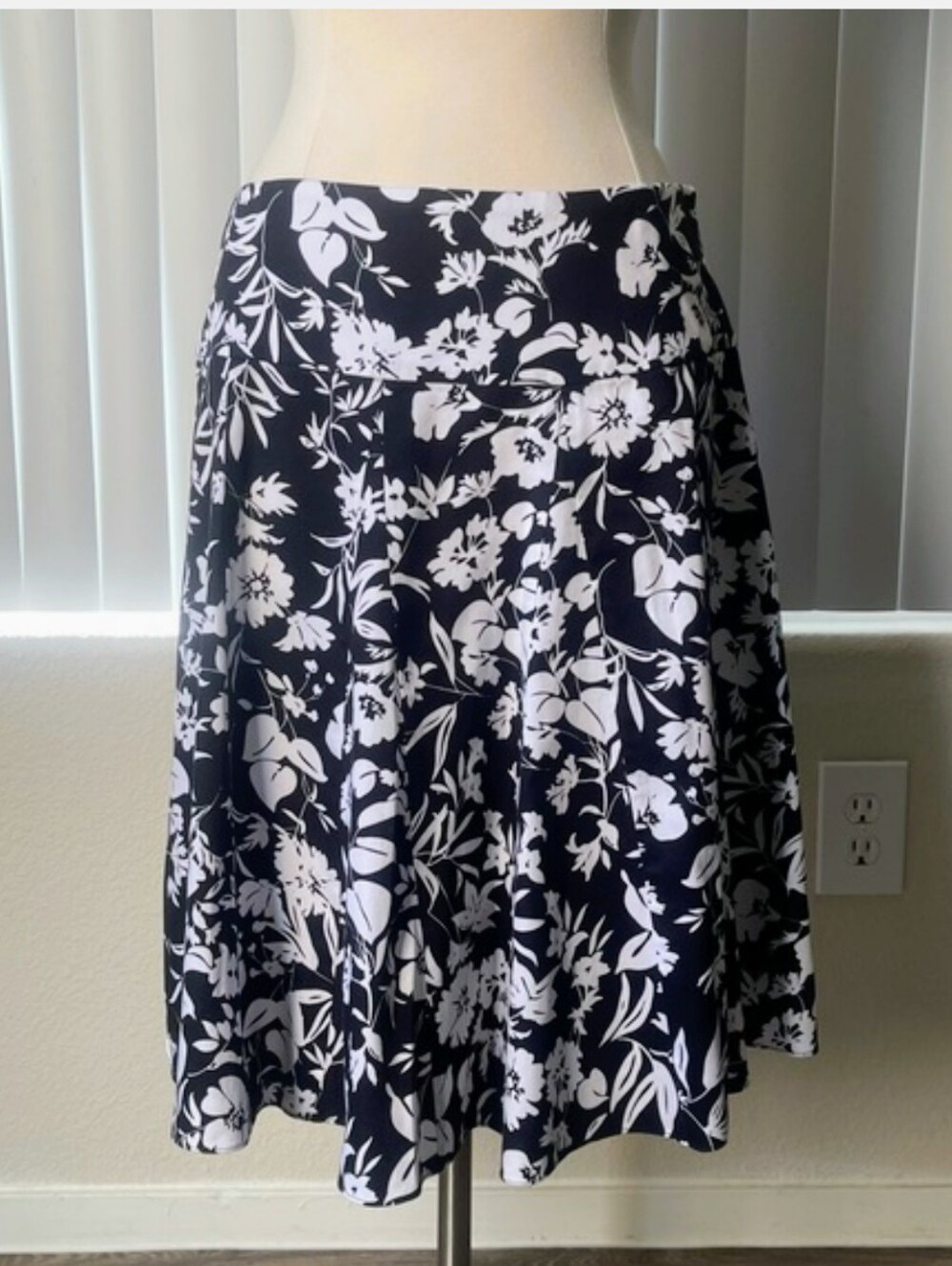 Women's Chaps Flared Black & White Floral Print Skater Skirt
